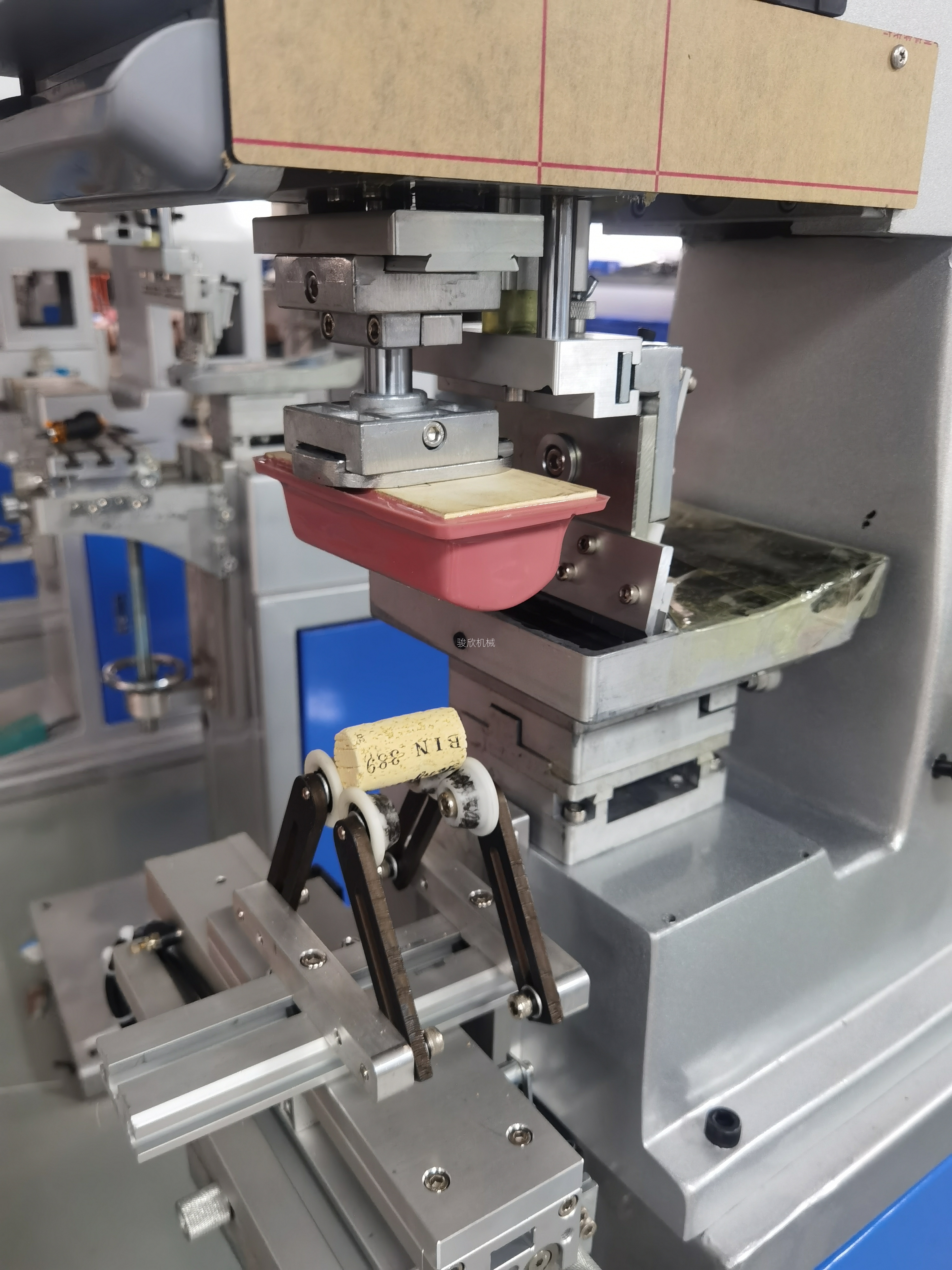 紅酒塞移印滾印機(jī)廠(chǎng)家，酒瓶曲面絲印機(jī)